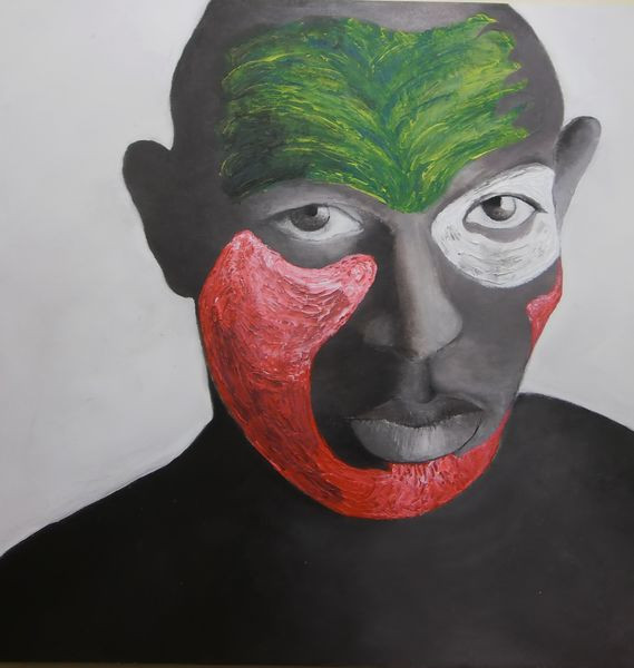 Portrait eines Mannes mit grünen, roten und weißen Ornamenten im Gesicht